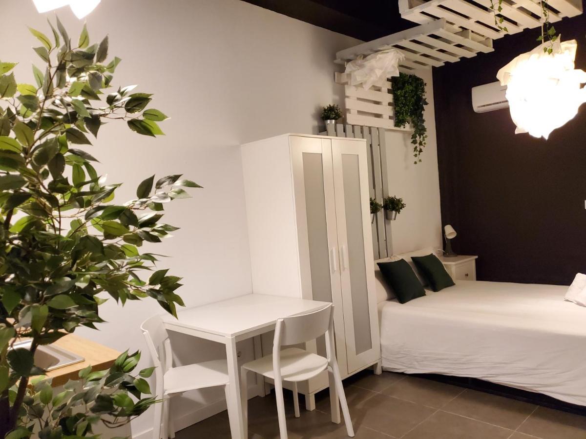 Small And Cozy Rooms - G Valencia Buitenkant foto